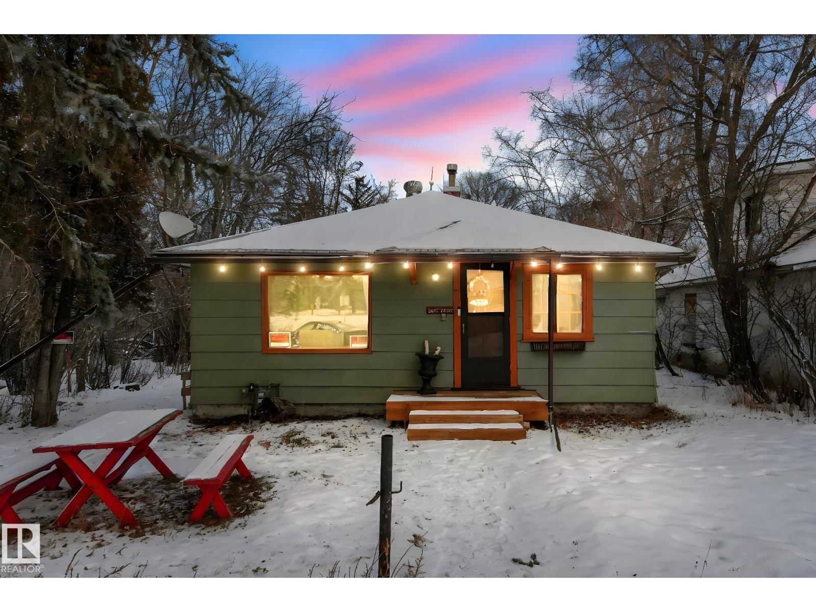 5043 48 ST, Sylvan Lake, Alberta T4S 1C6