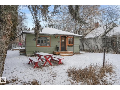 5043 48 ST | Sylvan Lake Alberta | Slide Image Three