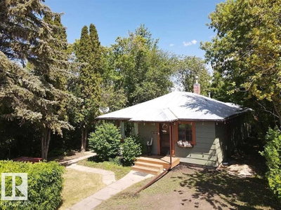 5043 48 ST | Sylvan Lake Alberta | Slide Image Five