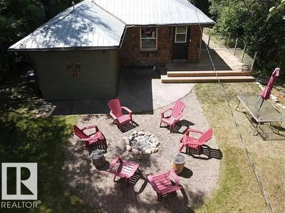 5043 48 ST | Sylvan Lake Alberta | Slide Image Six