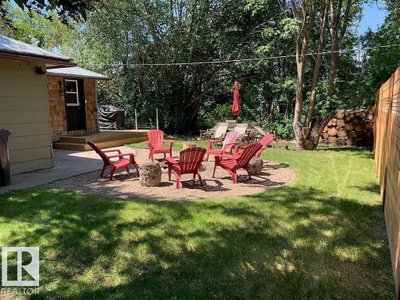 5043 48 ST | Sylvan Lake Alberta | Slide Image Seven