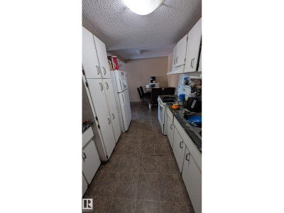 4 AMBERLY CT | Edmonton Alberta | Slide Image Twelve