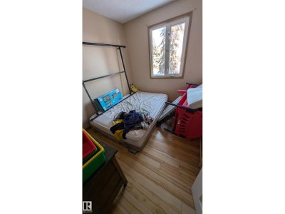 4 AMBERLY CT | Edmonton Alberta | Slide Image Sixteen