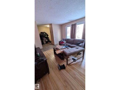 4 AMBERLY CT | Edmonton Alberta | Slide Image Five