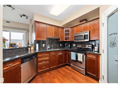 9707 106 ST | Edmonton Alberta | Slide Image Four