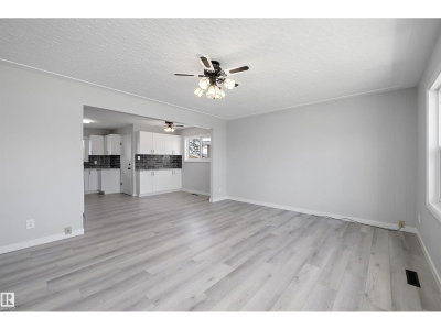 12715 / 12717 93 ST | Edmonton Alberta | Slide Image Seven