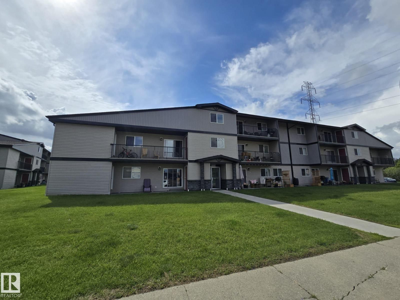 2808 116 ST, Edmonton, Alberta T6J 4G2