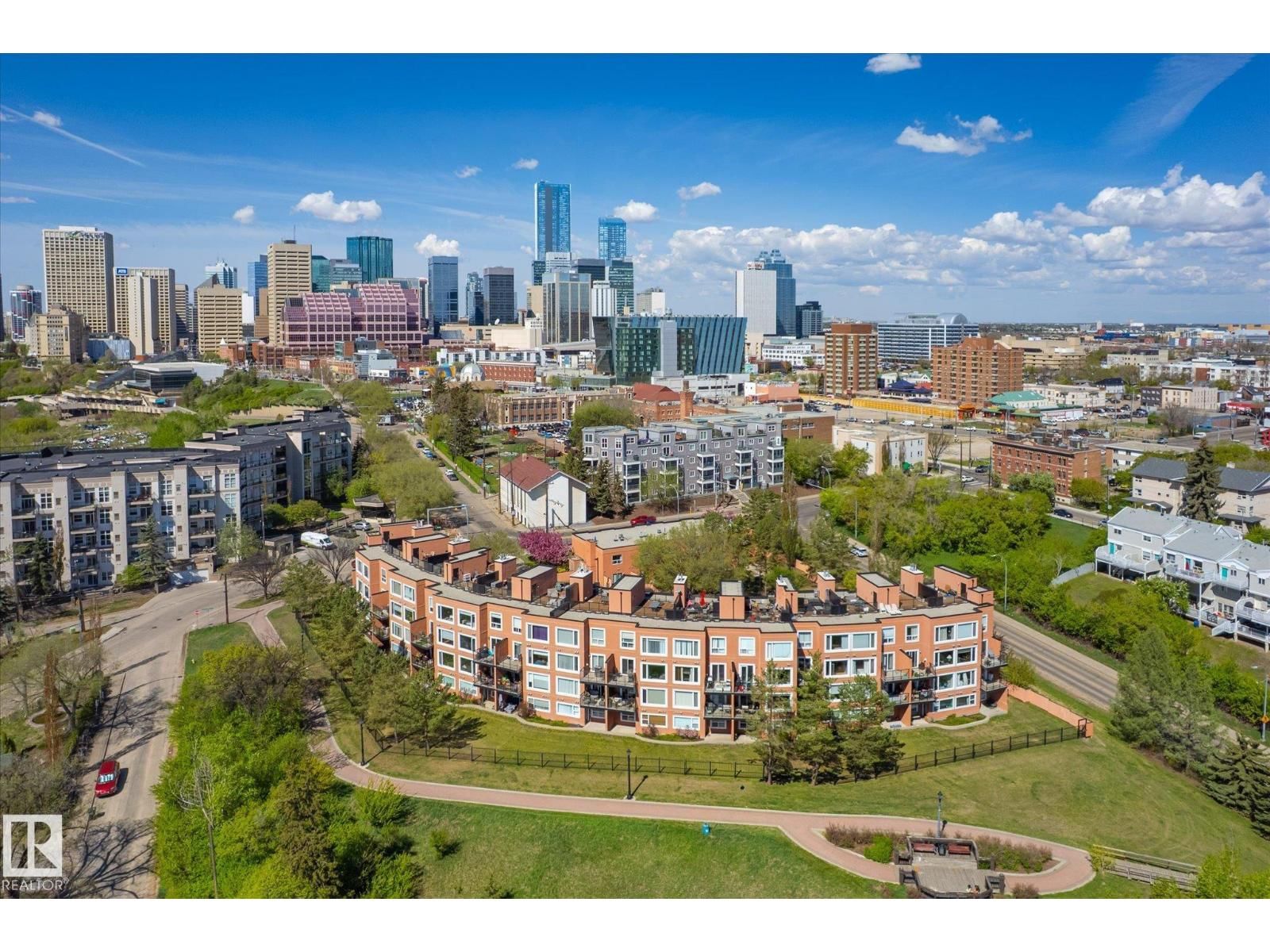 10105 95 ST, Edmonton, Alberta T5H 4M4