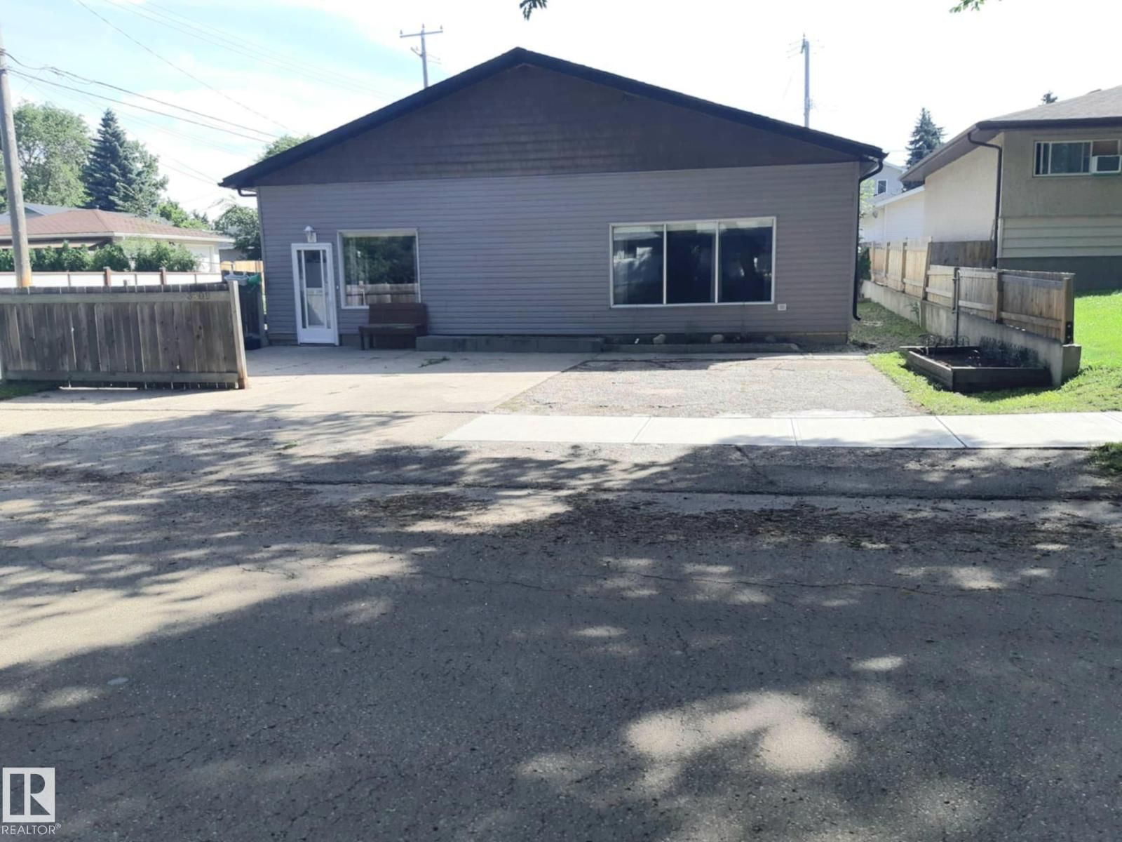 3809 112 AV, Edmonton, Alberta T5W 0M5