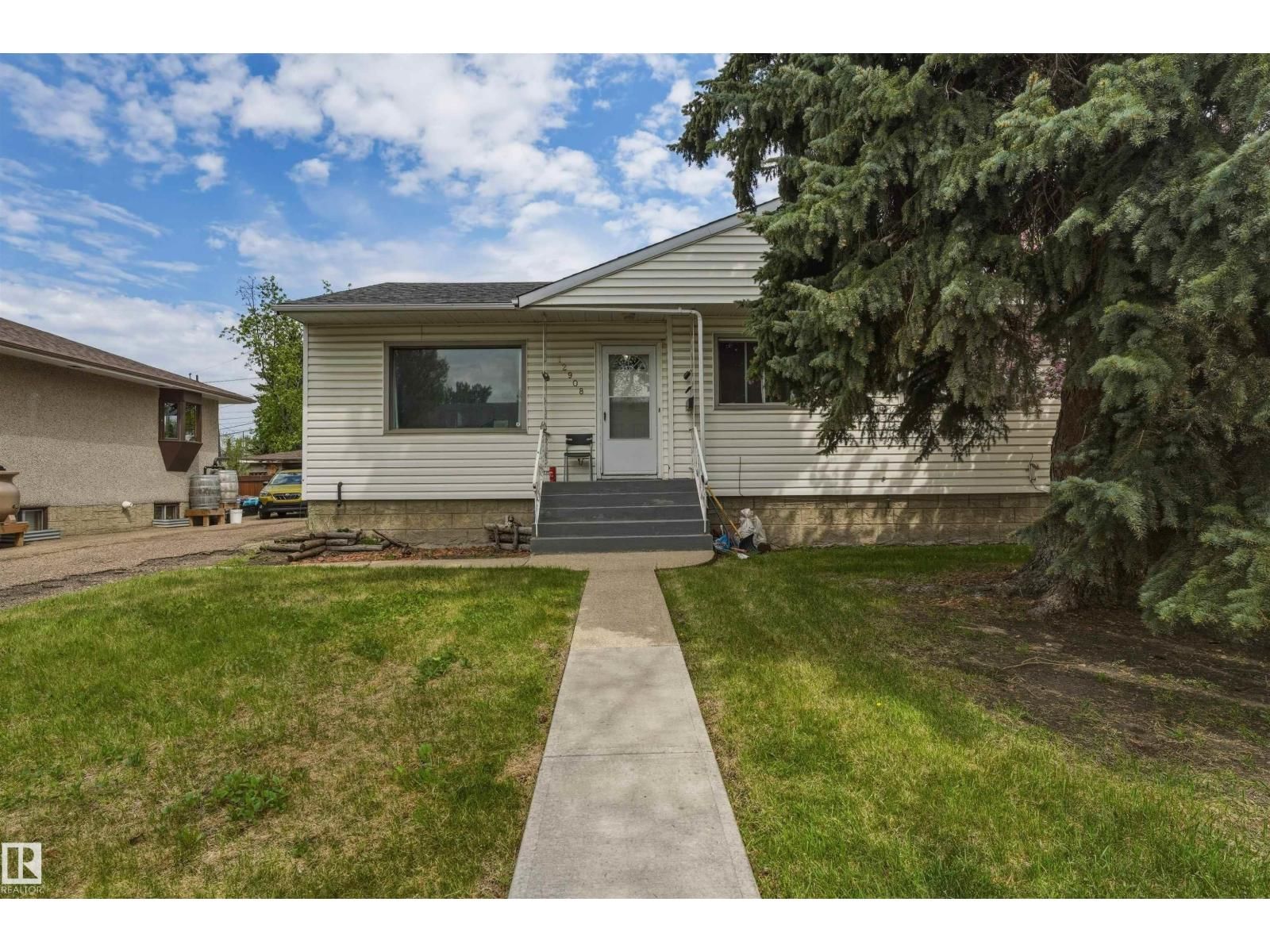 12908 120 AV, Edmonton, Alberta T5L 2R4