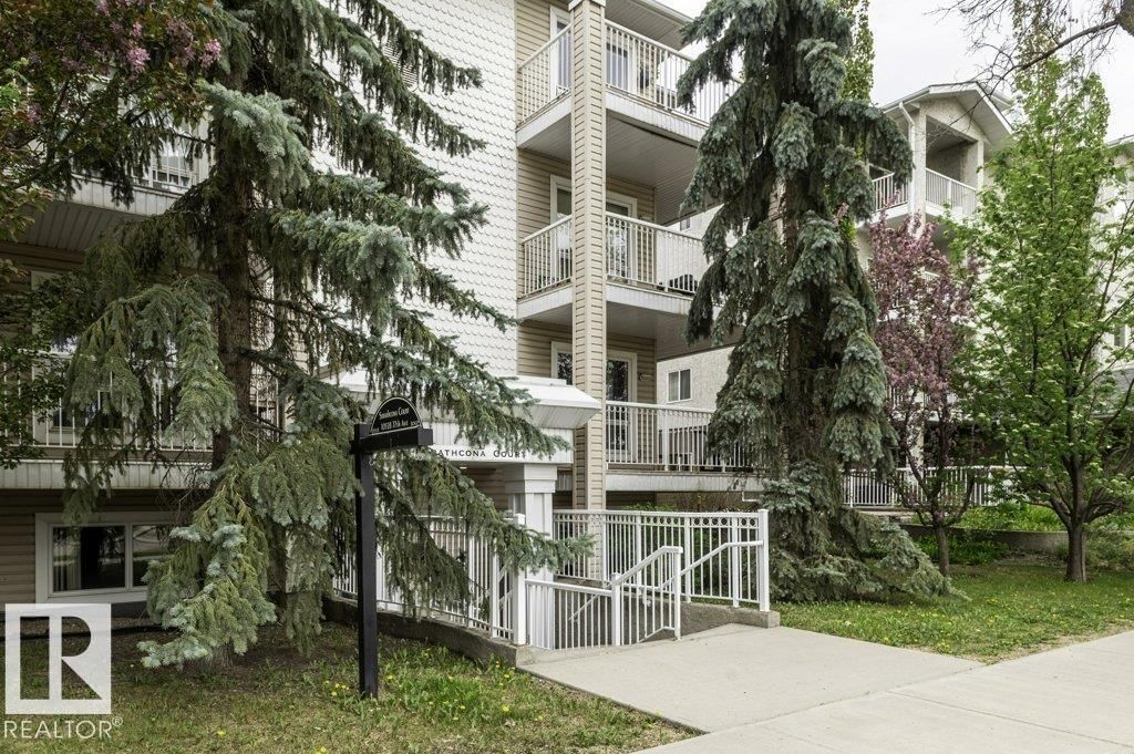10528 77 AV, Edmonton, Alberta T6E 1N1