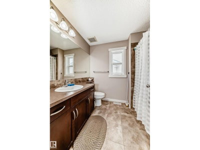 2808 36 AV | Edmonton Alberta | Slide Image Thirty-nine