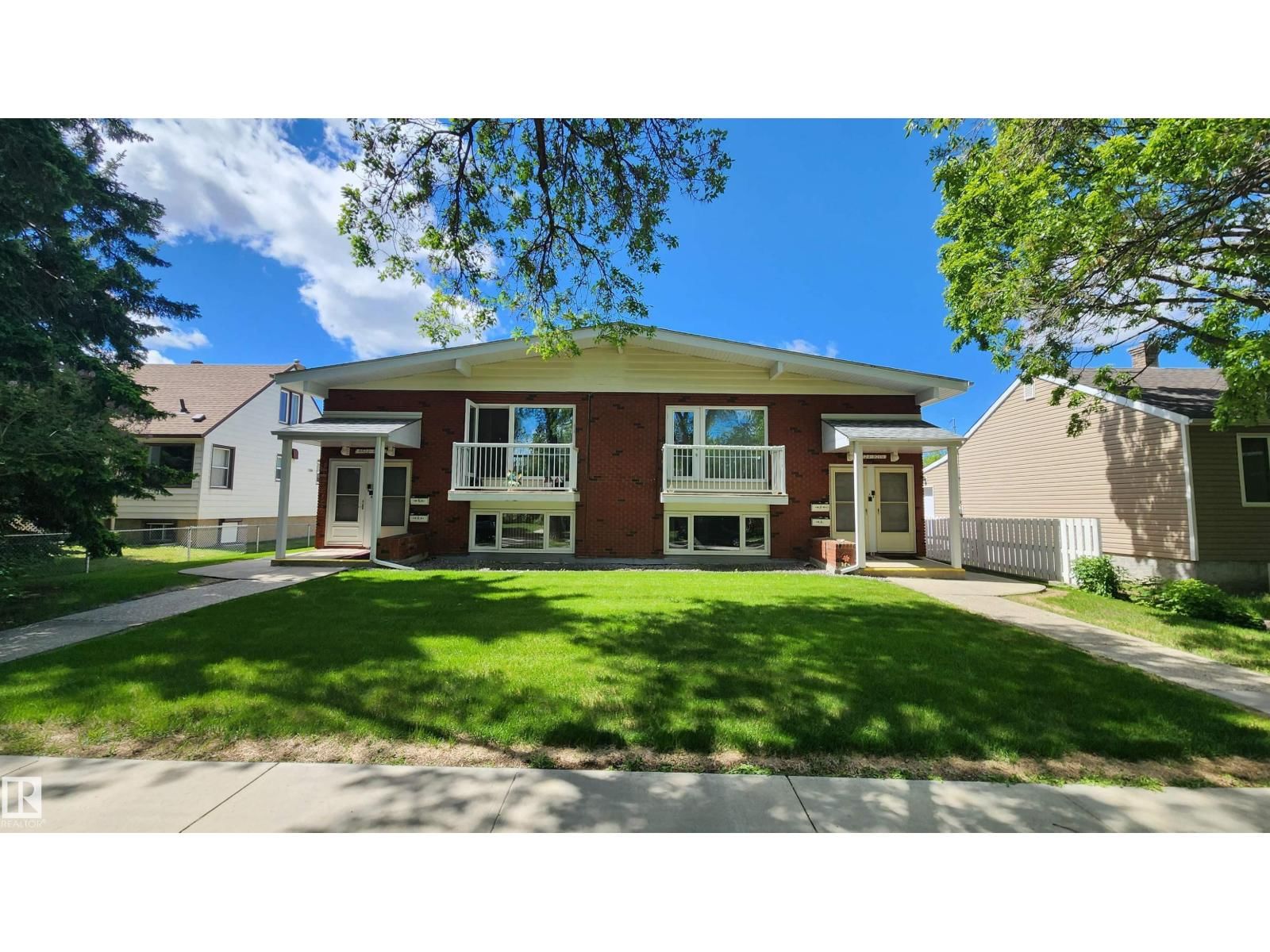 8824 90 ST, Edmonton, Alberta T6C 0M1