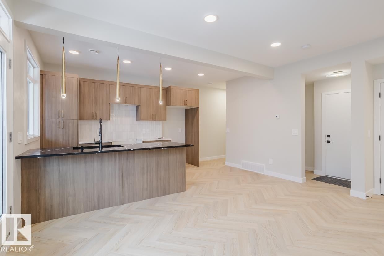 16231 19 AV, Edmonton, Alberta T6W 5C6
