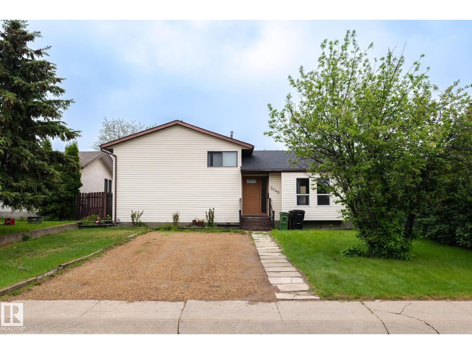 2045 46 ST, Edmonton, Alberta T6L 2T6