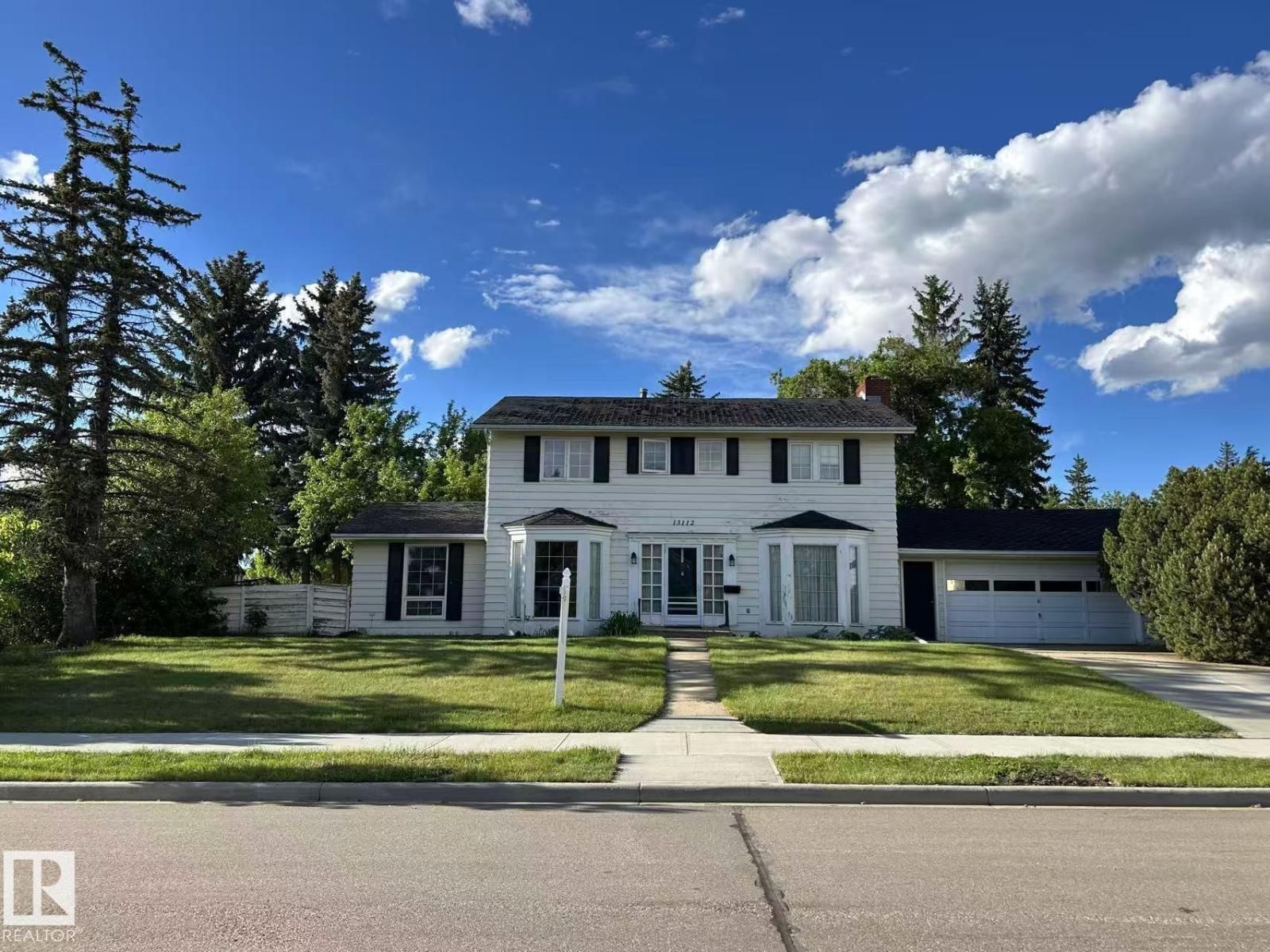 13112 63 AV, Edmonton, Alberta T6H 1S2