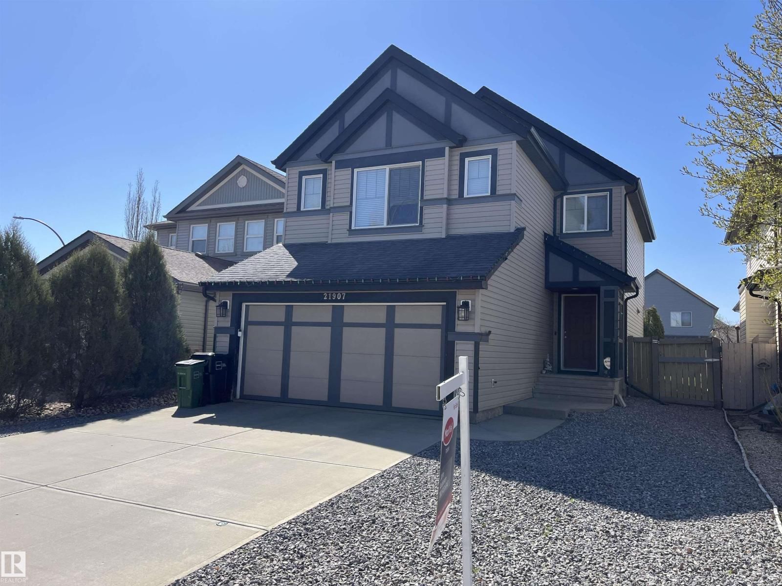 21907 95 AV, Edmonton, Alberta T5T 1N2