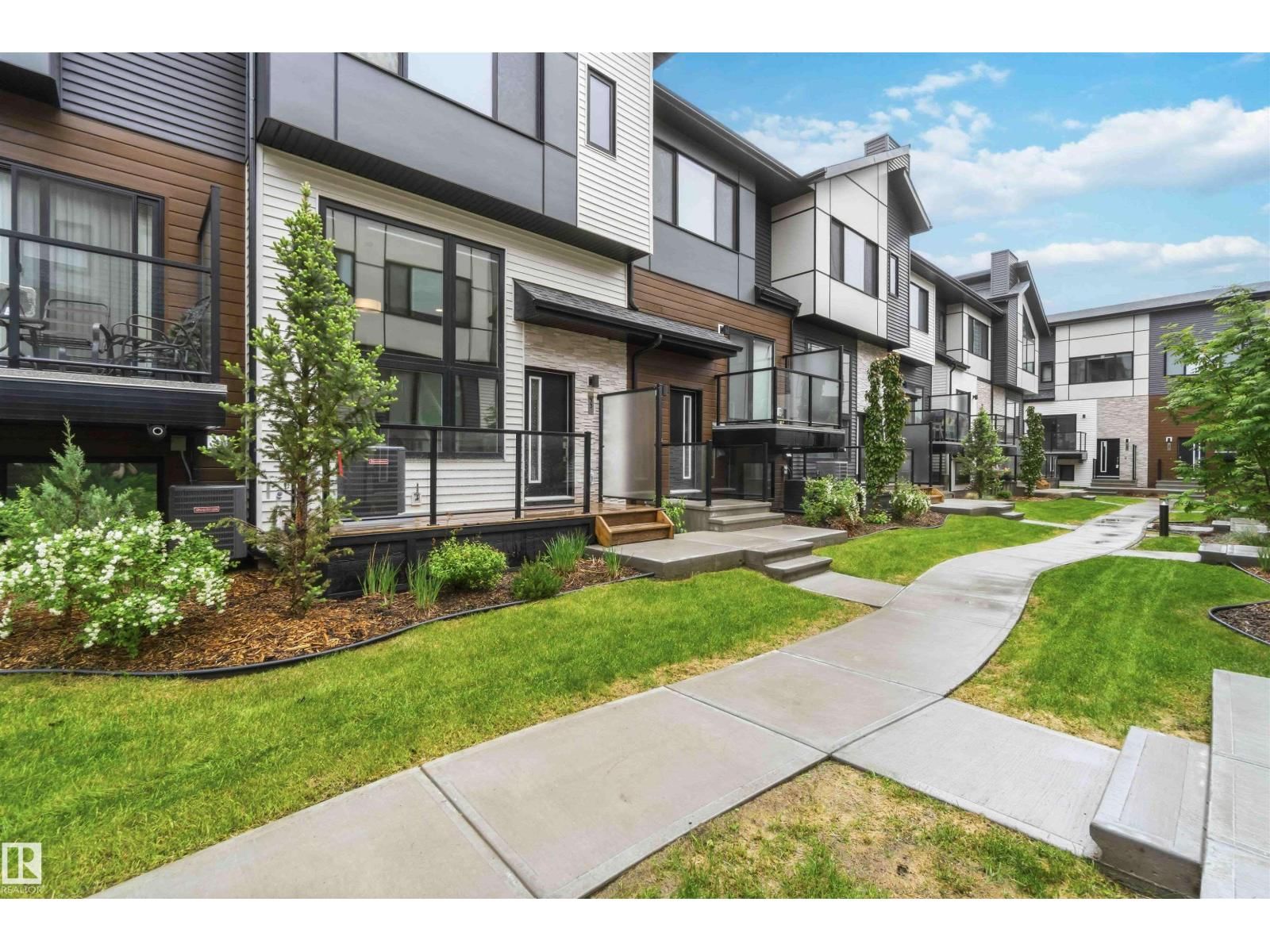 1729 KEENE CR, Edmonton, Alberta T6W 4B6