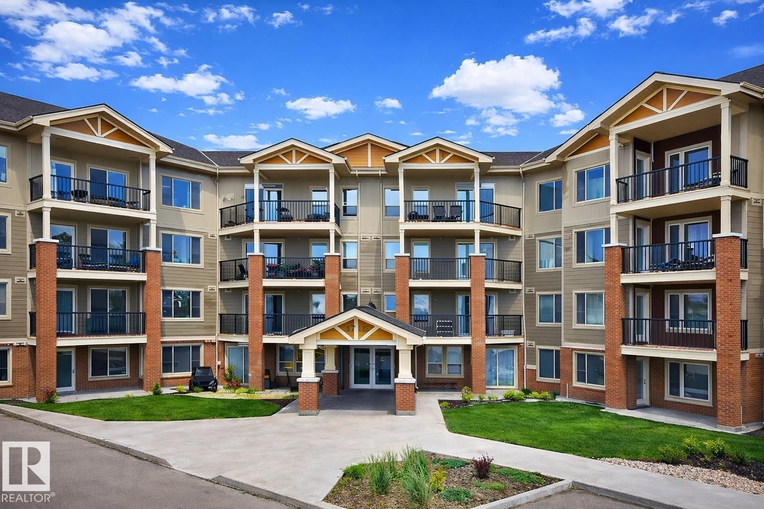 3715 WHITELAW LN, Edmonton, Alberta T6W 2C3