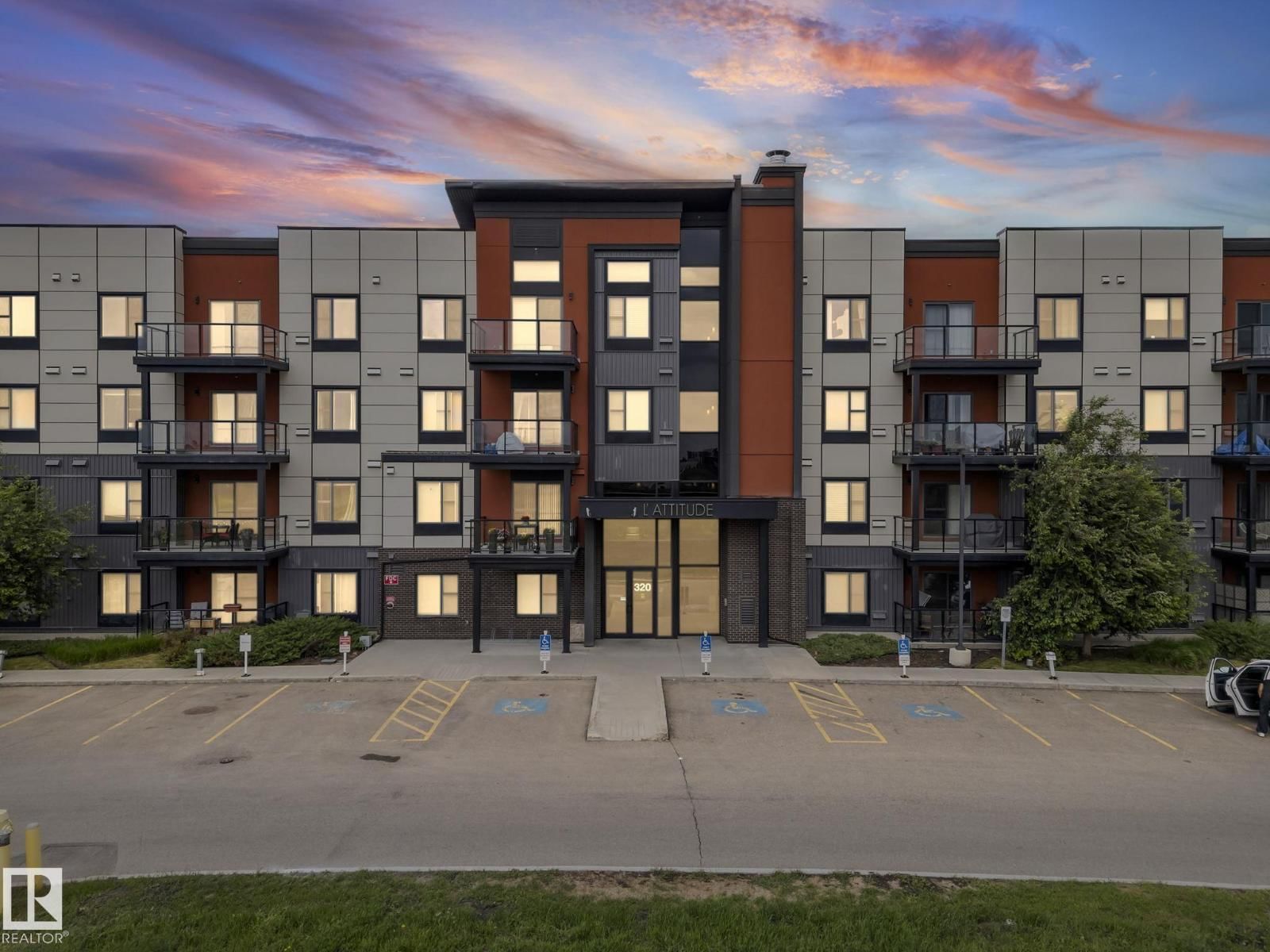320 Ambleside LI, Edmonton, Alberta T6W 2Z9