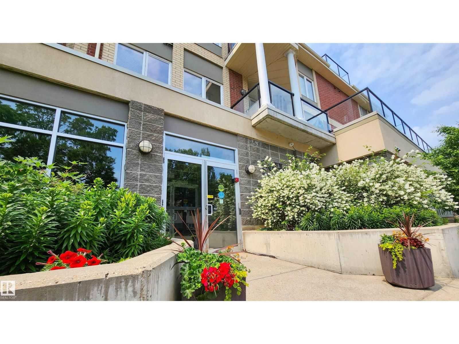 9750 94 ST, Edmonton, Alberta T6C 2E3