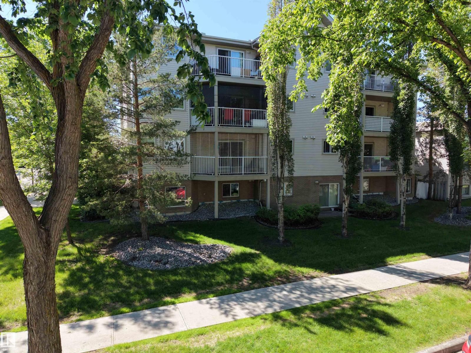 11408 108 AV, Edmonton, Alberta T5H 4R5