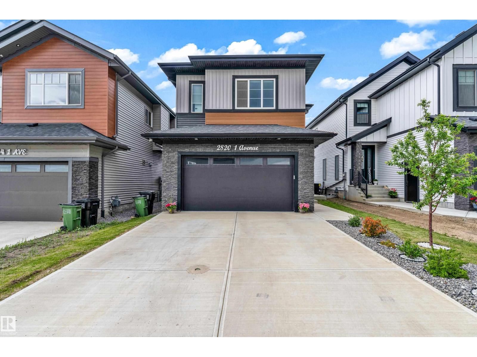 2820 1 AV SW, Edmonton, Alberta T6X 3E2