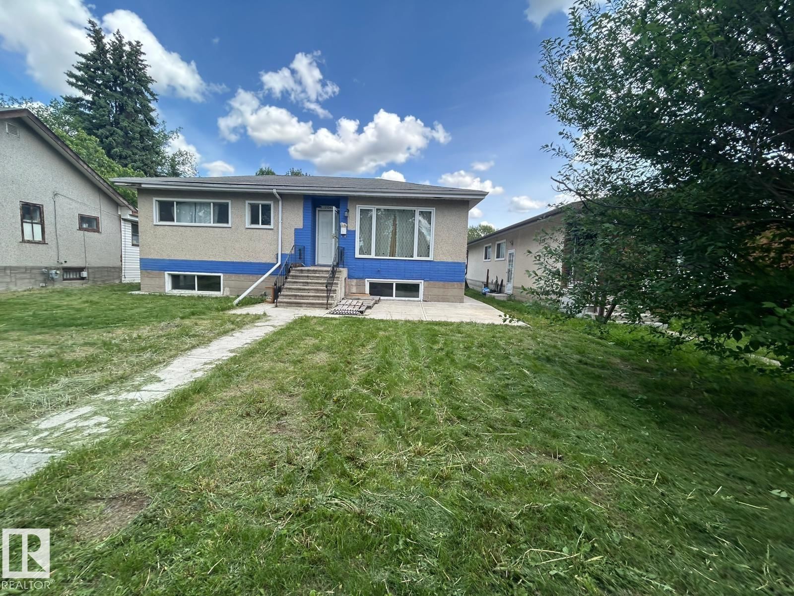 12041 86 ST, Edmonton, Alberta T5B 3K5