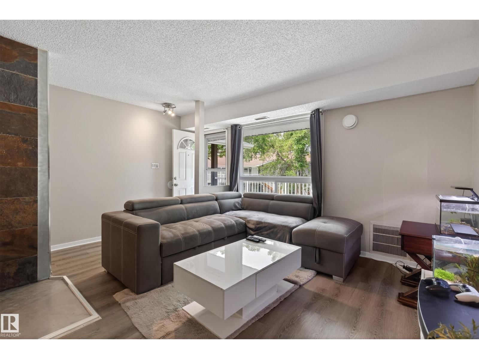 3111 142 AV NW, Edmonton, Alberta T5Y 2H6