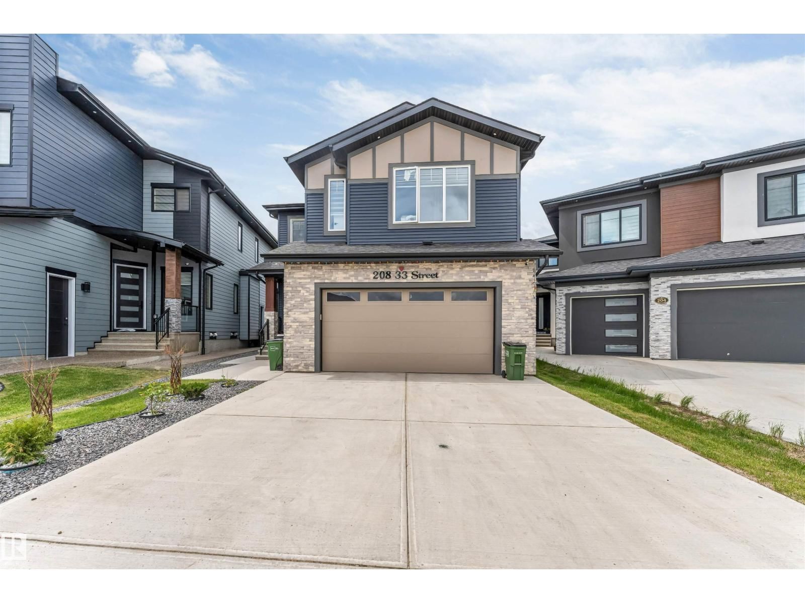 208 33 street, Edmonton, Alberta T6X 3C7