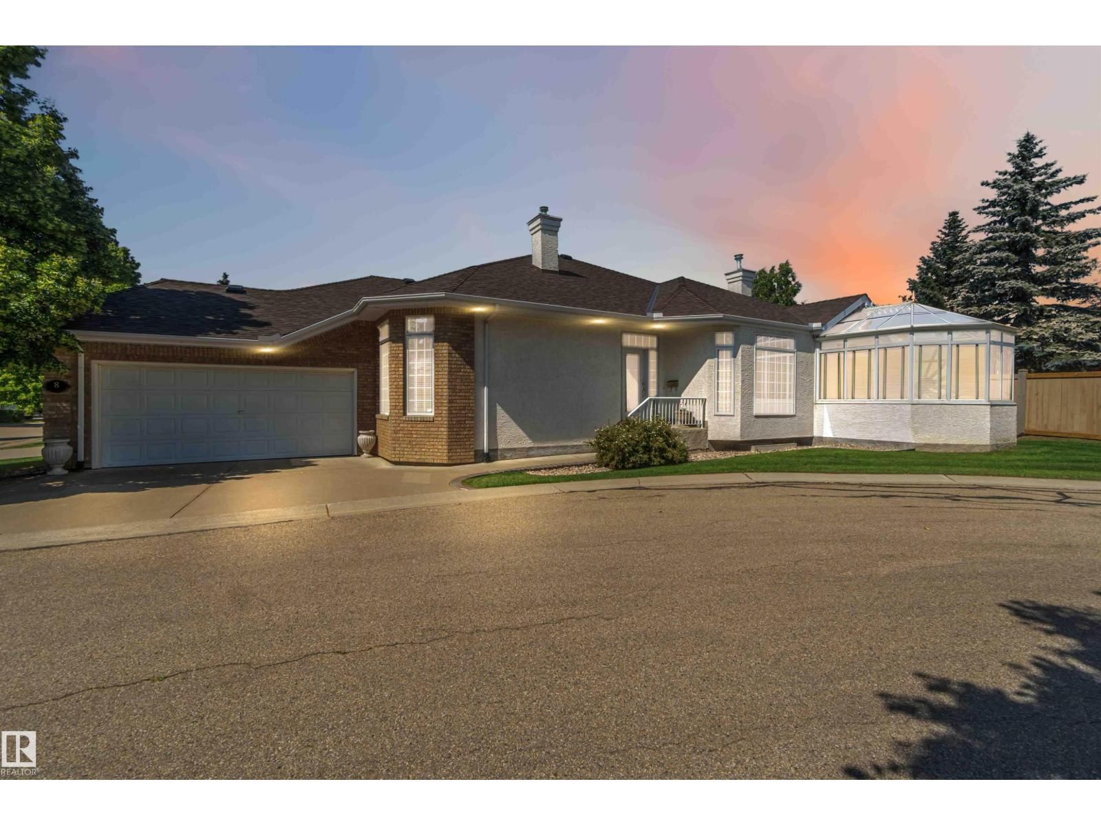 8 BUTTERWORTH PT, Edmonton, Alberta T6R 2S3