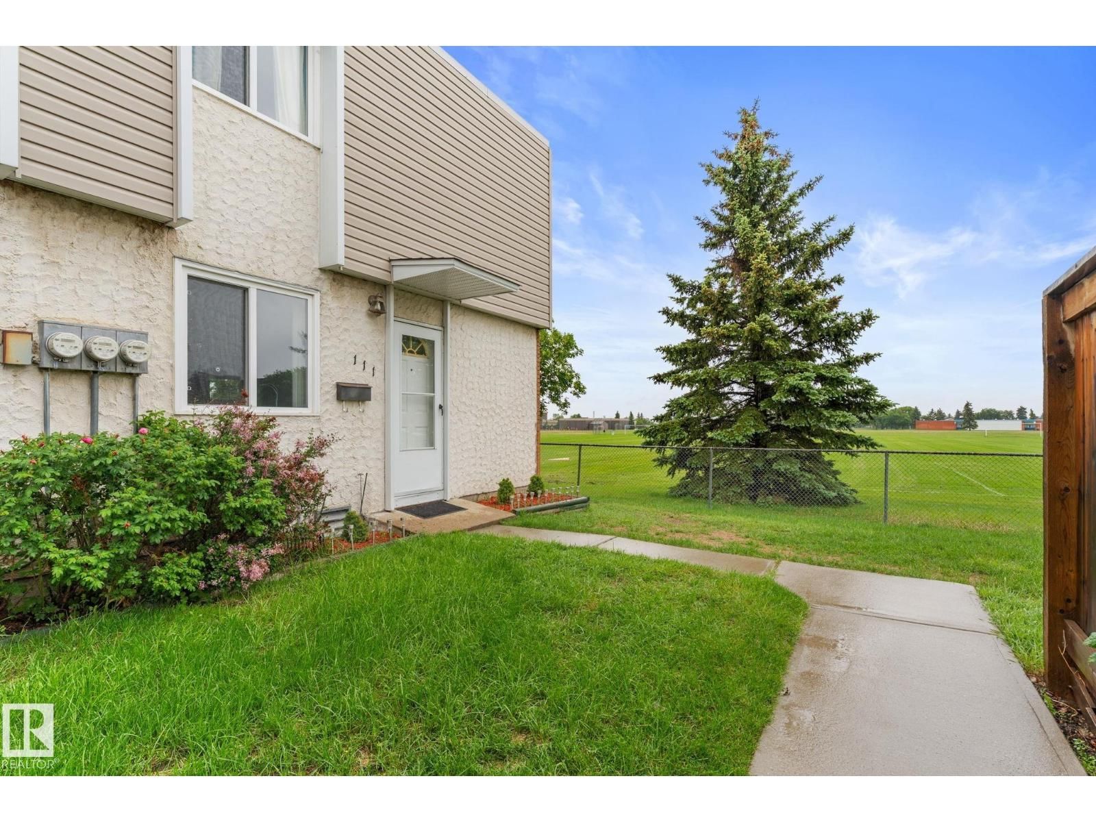 111 CORNELL CO, Edmonton, Alberta T5C 3C3