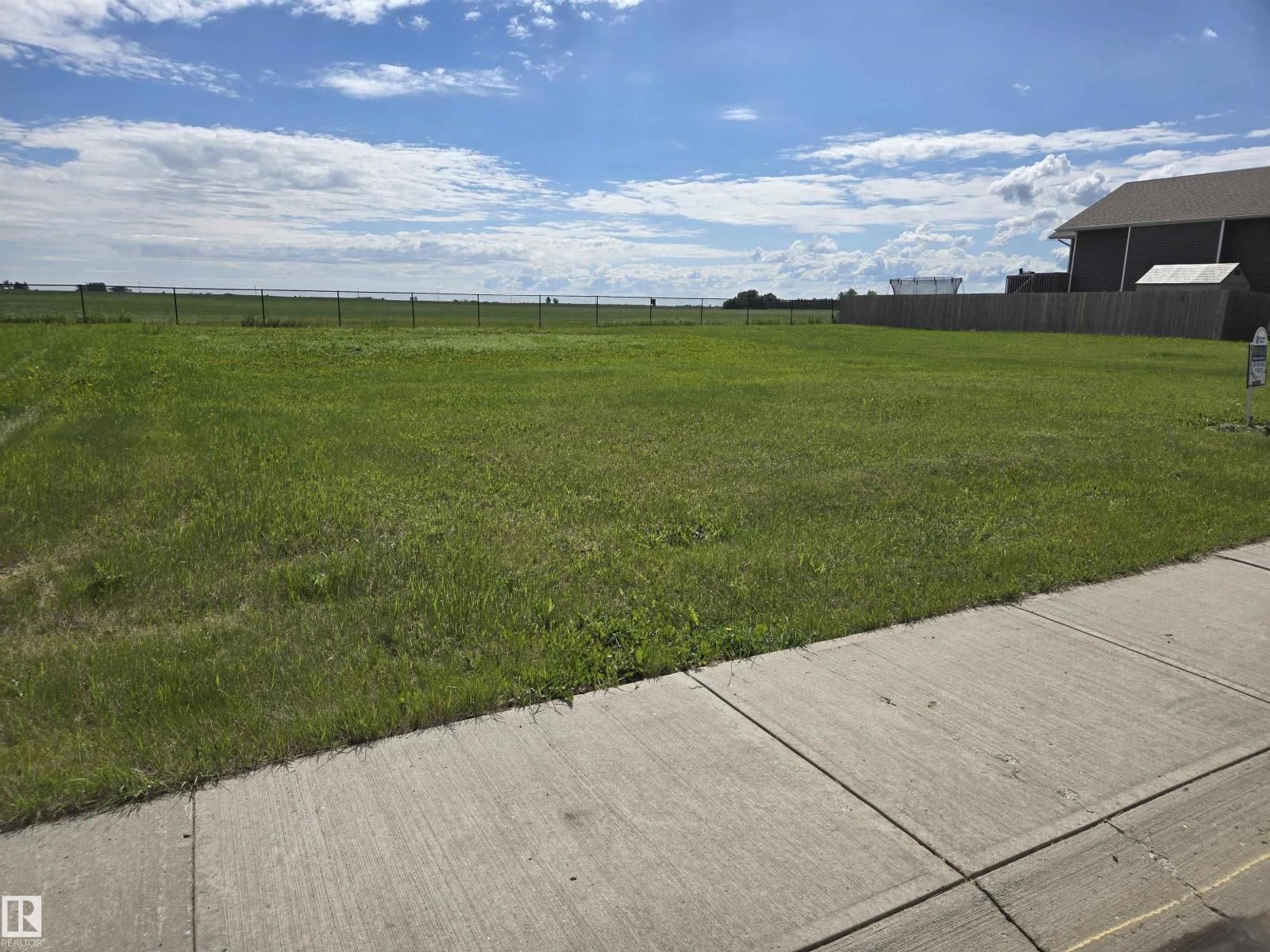 4 MONTEREY ES, Wetaskiwin, Alberta T9A 1K2