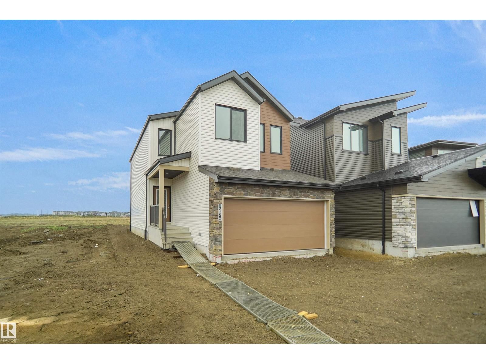 242 Elliott WD, Fort Saskatchewan, Alberta T8L 0Z6