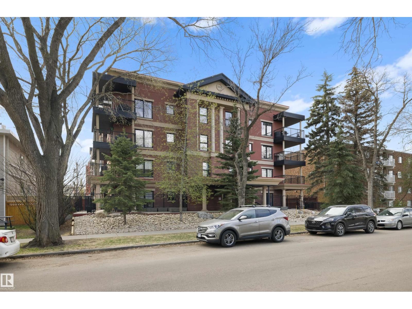 10232 115 ST NW, Edmonton, Alberta T5K 1T8