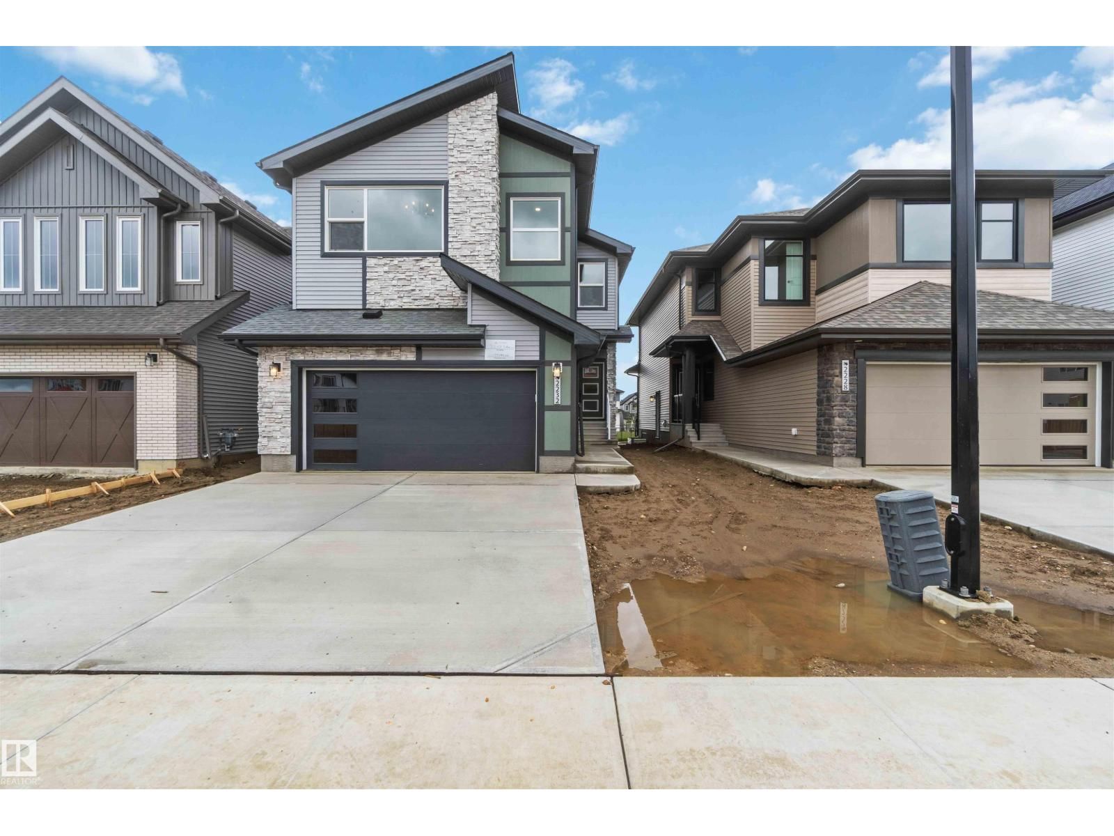 2232 5 AV, Edmonton, Alberta T6X 3L8