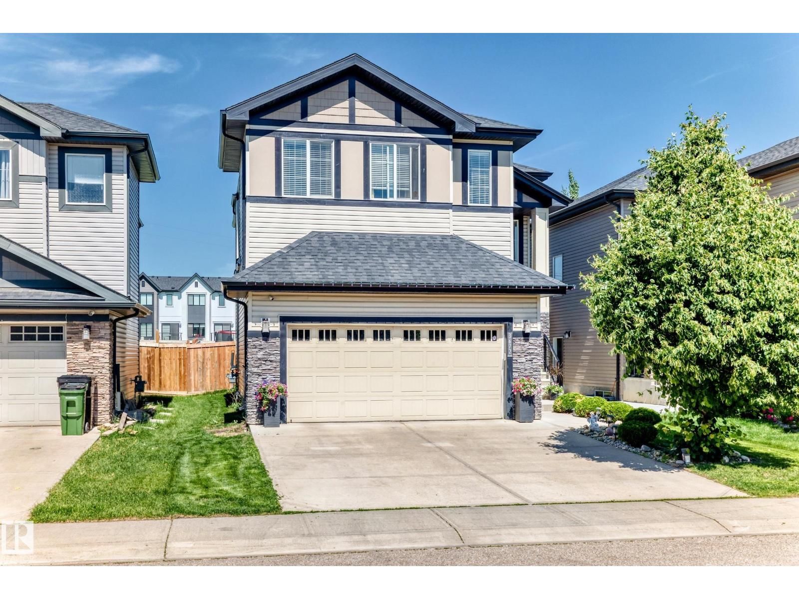 3672 Claxton PL, Edmonton, Alberta T6W 2K9
