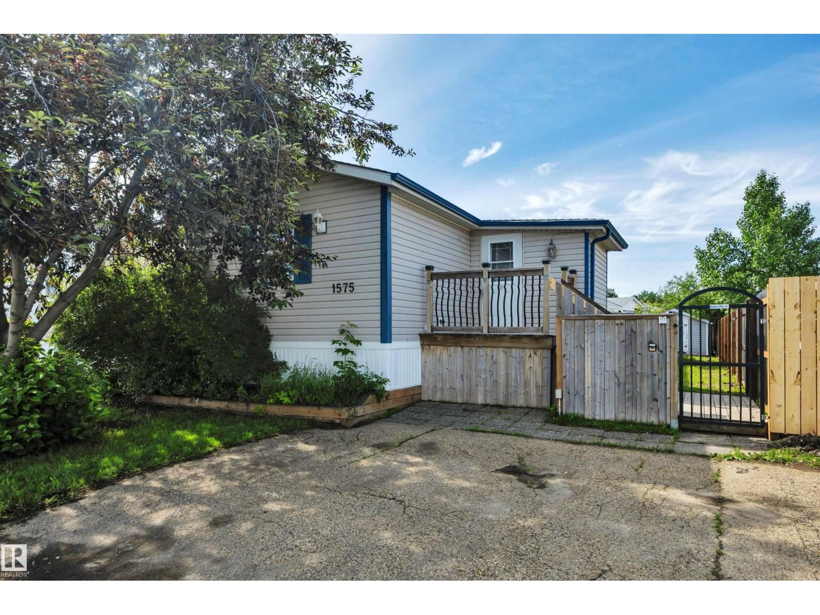 1575 Jubilee DR, Sherwood Park, Alberta T8H 1V2