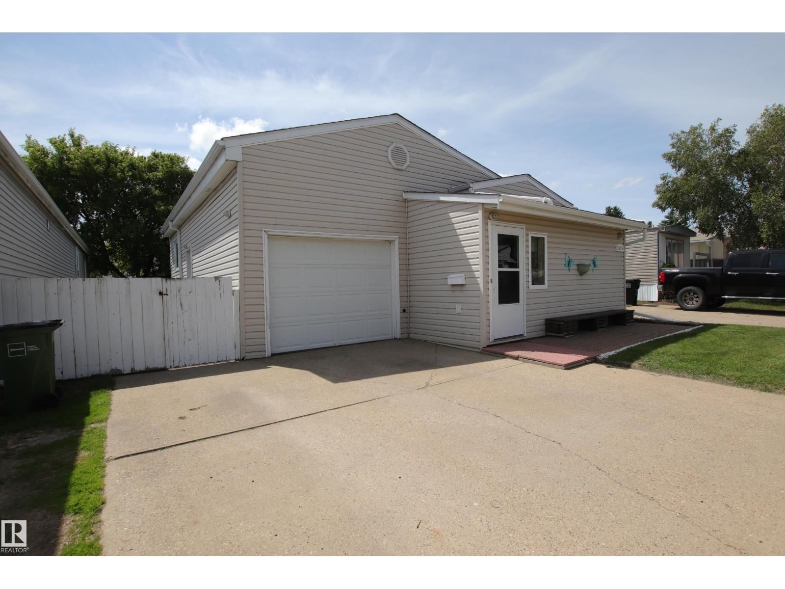 2415 Oak WAY, Edmonton, Alberta T5S 1T7