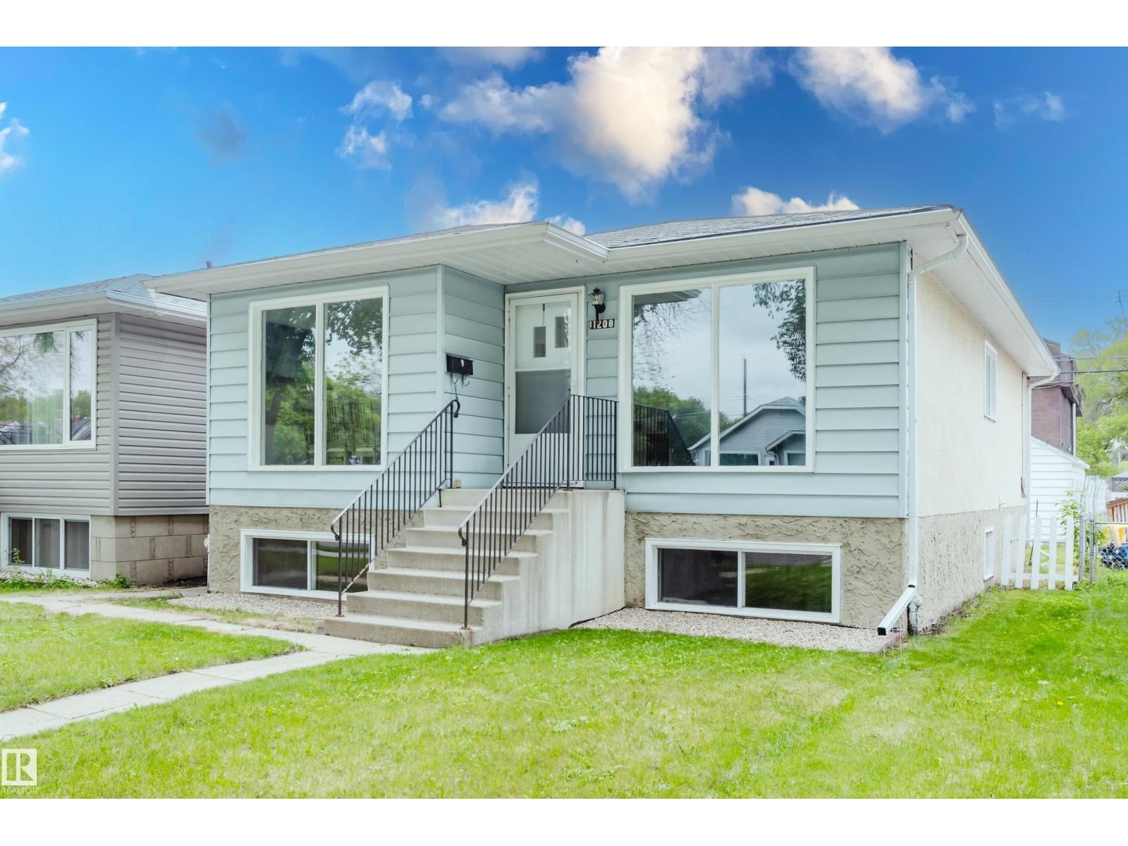 11208 69 ST, Edmonton, Alberta T5B 1R5