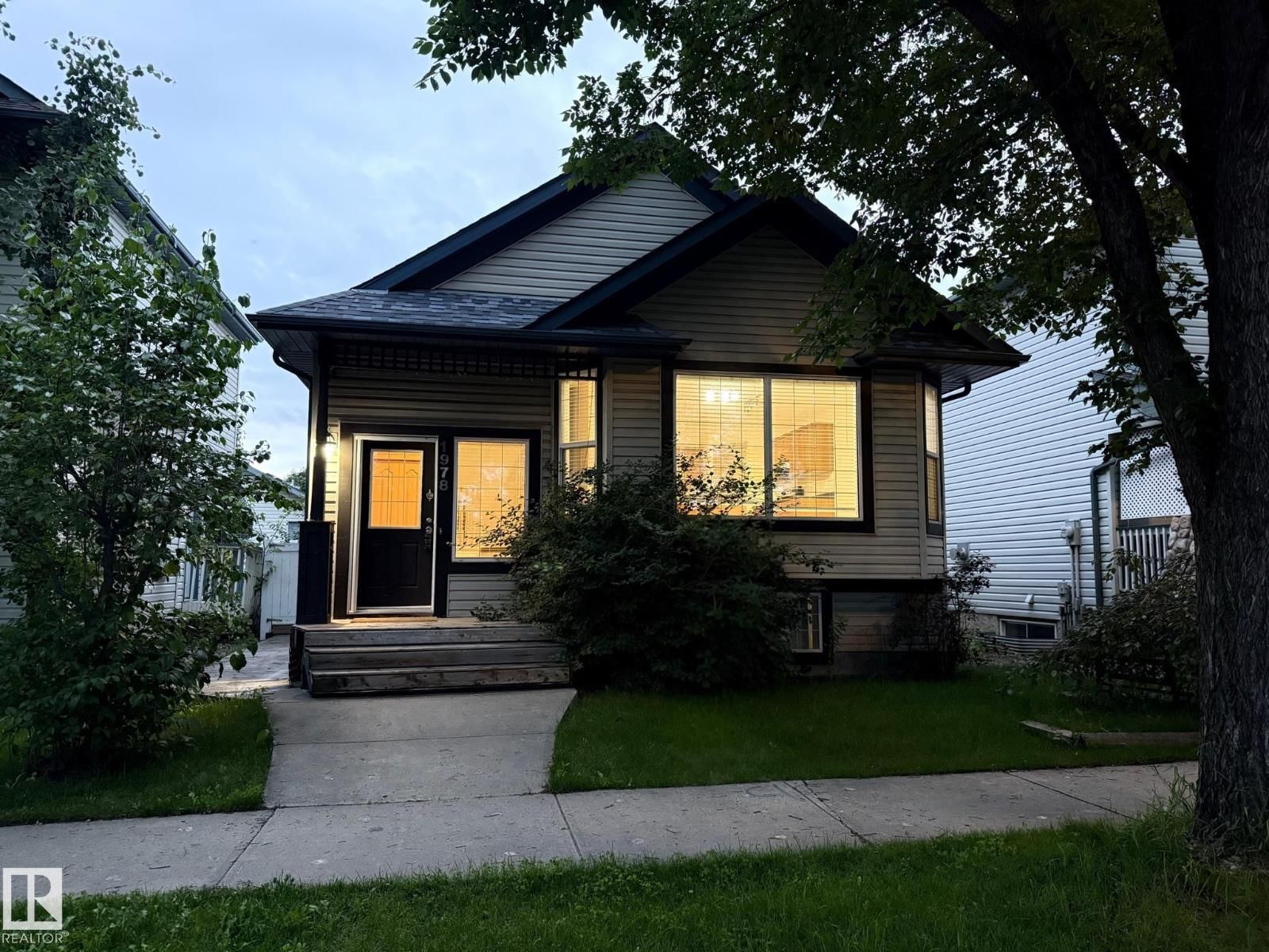 1978 TOMLINSON GREEN GR, Edmonton, Alberta T6R 2R6