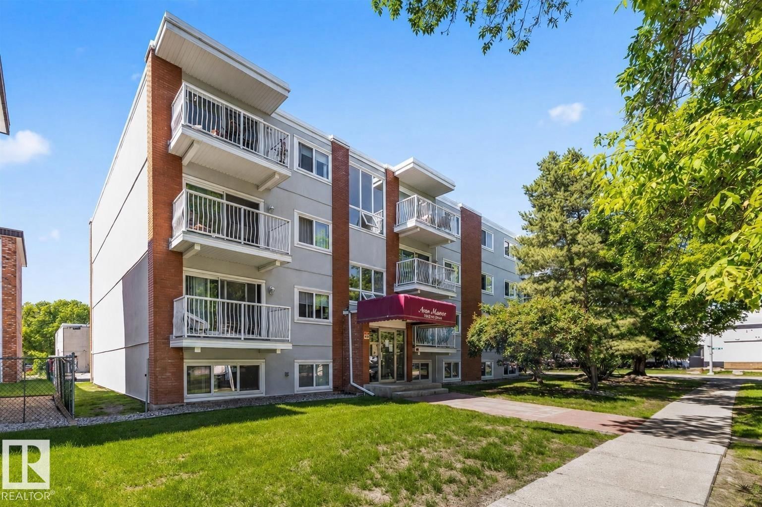 10330 113 ST, Edmonton, Alberta T5K 1P6