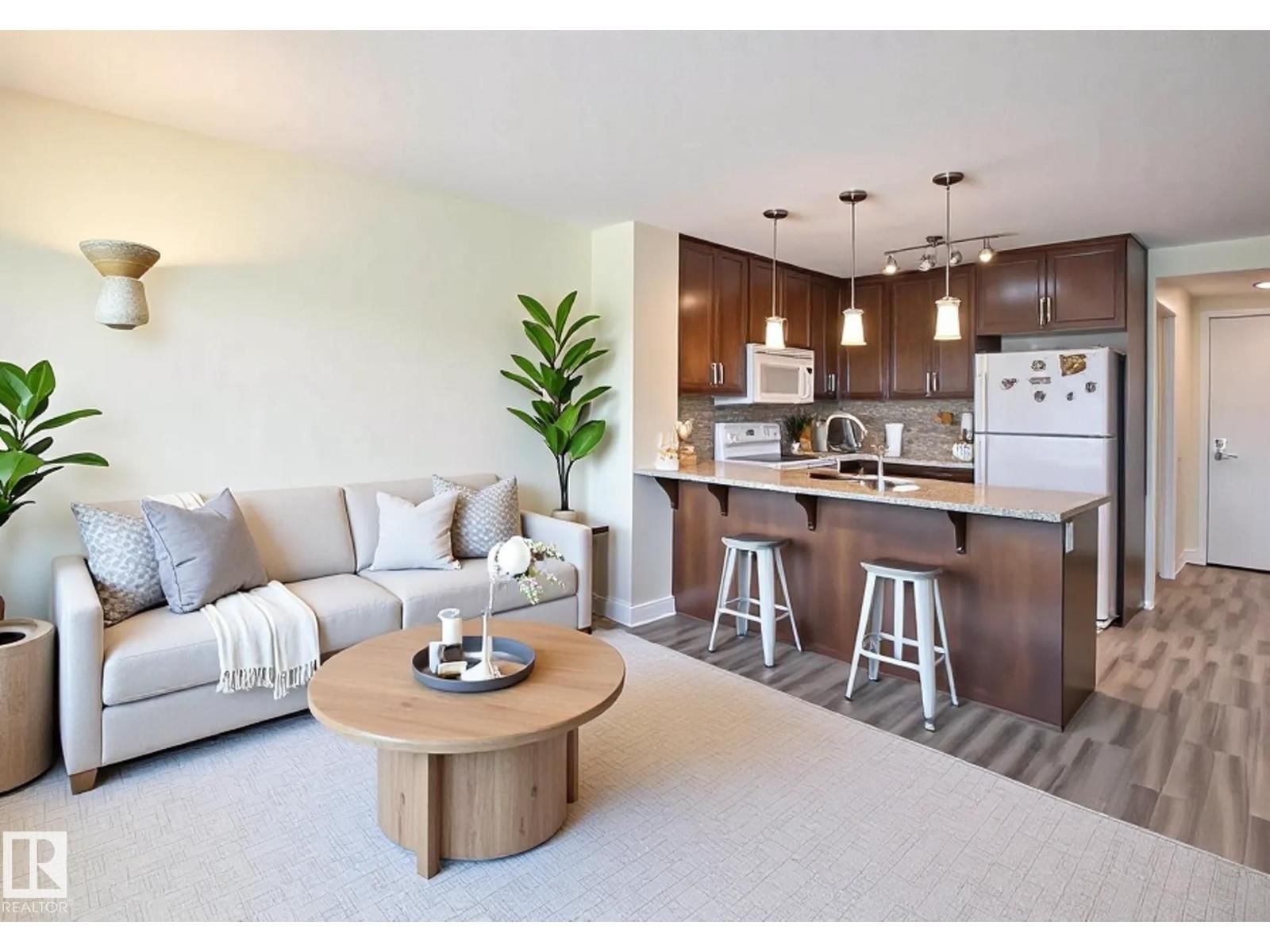 210 3670 139 AV NW, Edmonton, Alberta T5Y 3N5