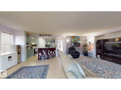 1808 36 AV NW | Edmonton Alberta | Slide Image Ten