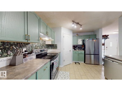 1808 36 AV NW | Edmonton Alberta | Slide Image Six