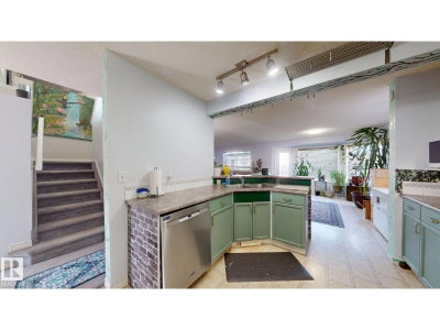 1808 36 AV NW | Edmonton Alberta | Slide Image Seven