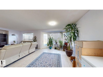 1808 36 AV NW | Edmonton Alberta | Slide Image Eight