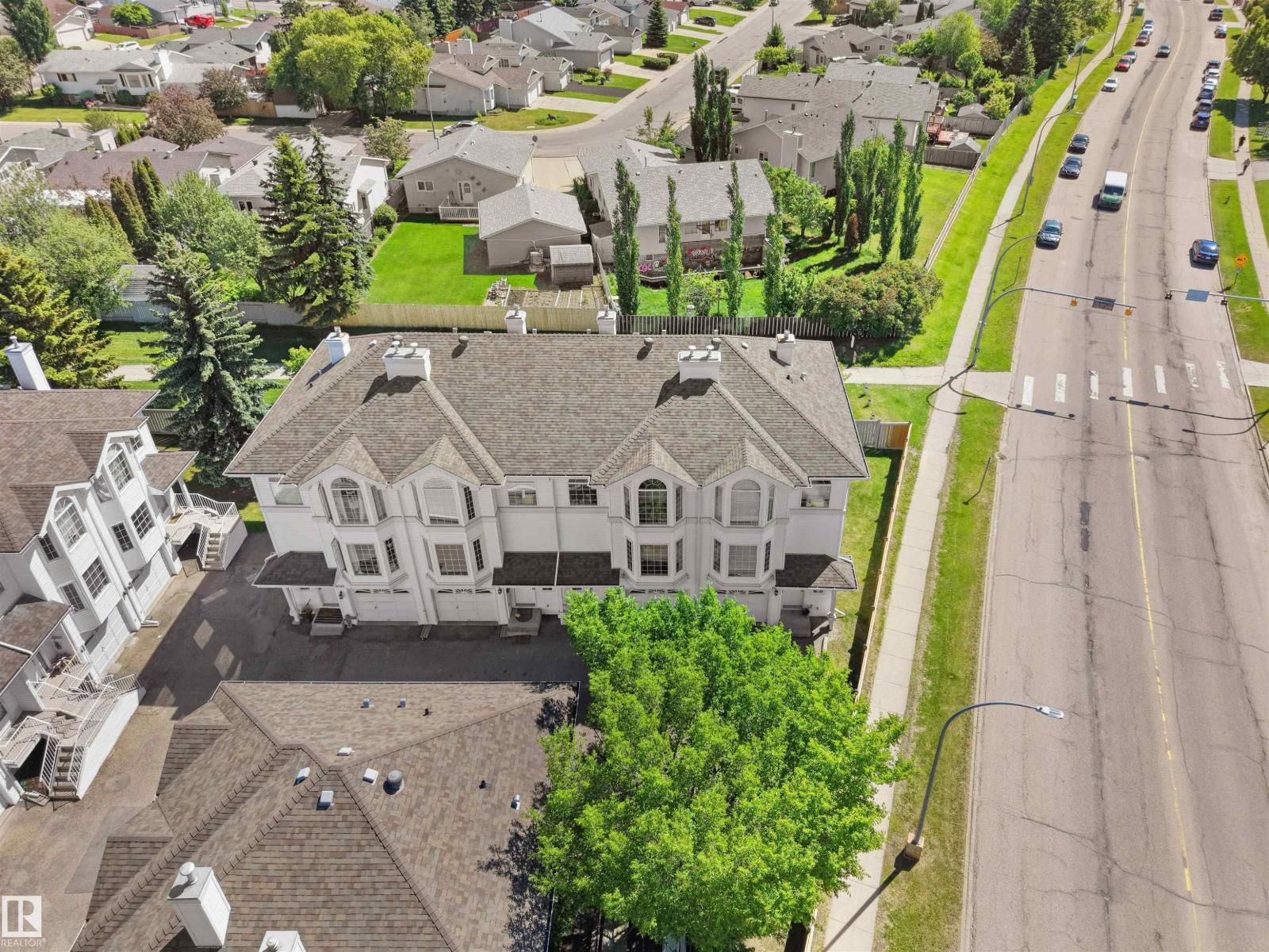 4267 29 AV, Edmonton, Alberta T6L 6W5