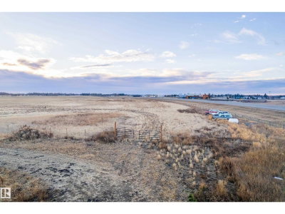 265 Hwy 44 RR | Rural Sturgeon County Alberta | Slide Image Seven