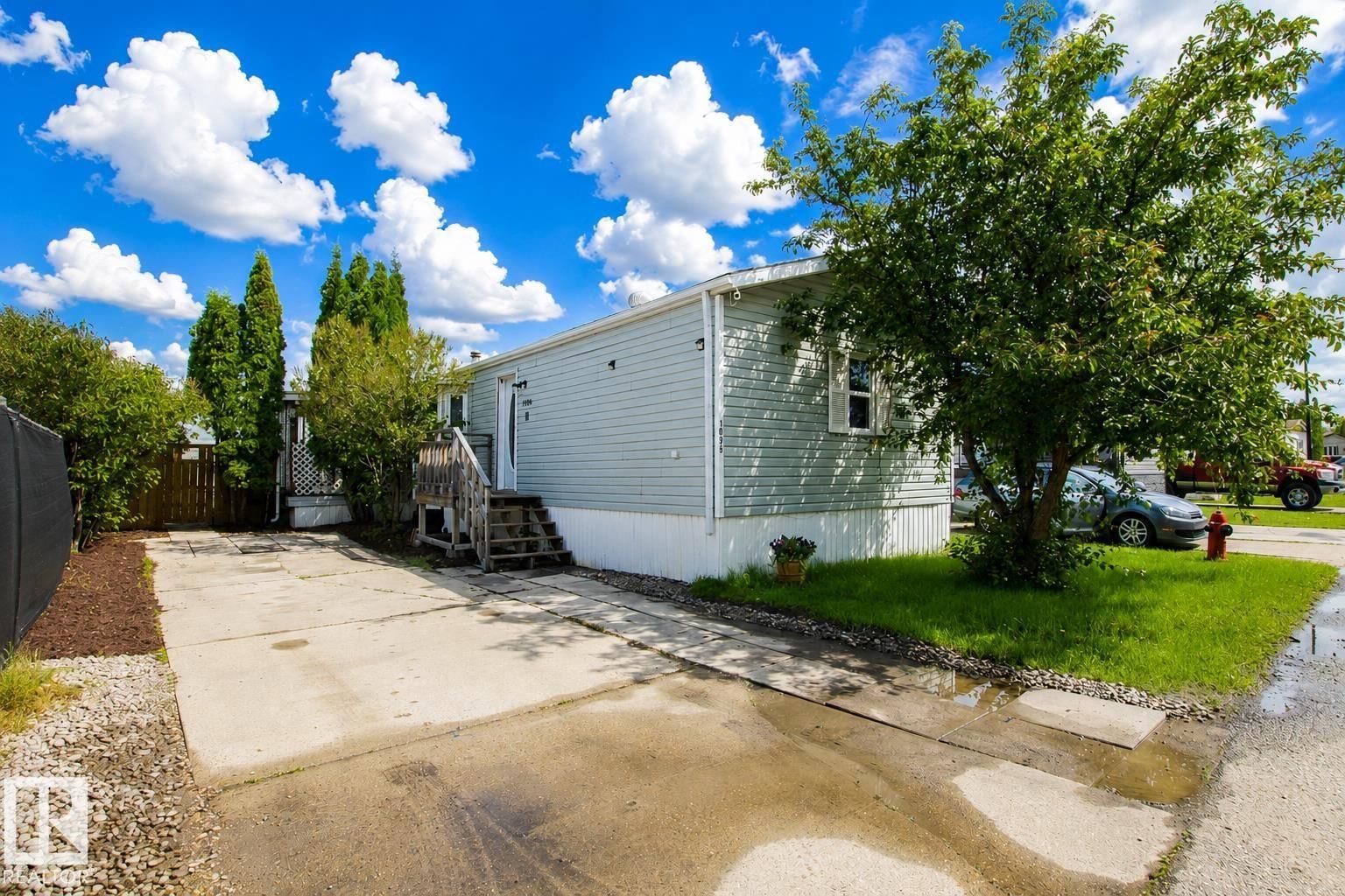 1036 Lakeland CR, Sherwood Park, Alberta T8H 1J2